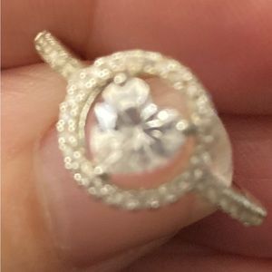 New Heart Centerpiece CZ Stylish Ring NWOT Firm Price